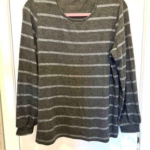 Metallic Silver Striped Gray Sweater - Pullover Size L - Picture 5 of 7